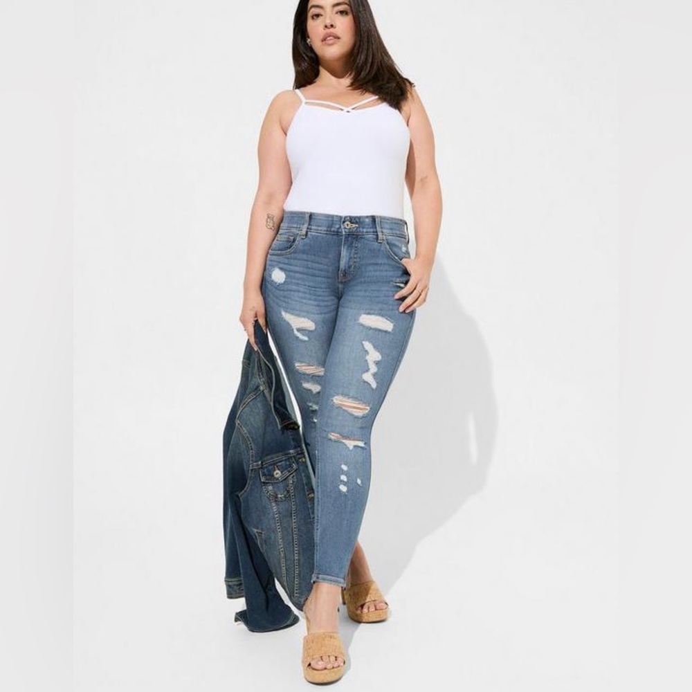 12S Torrid Distressed Bombshell Skinny